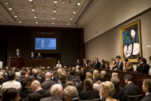 Un diamant albastru special va fi scos la licitaţie la Geneva